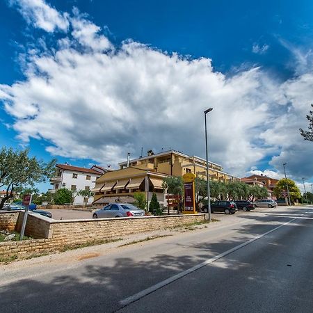 Vilola Bed & Breakfast Zambratija  Dış mekan fotoğraf