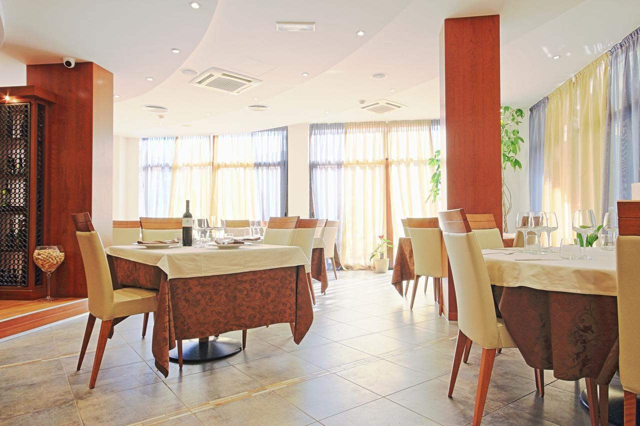 Vilola Bed & Breakfast Zambratija  Dış mekan fotoğraf