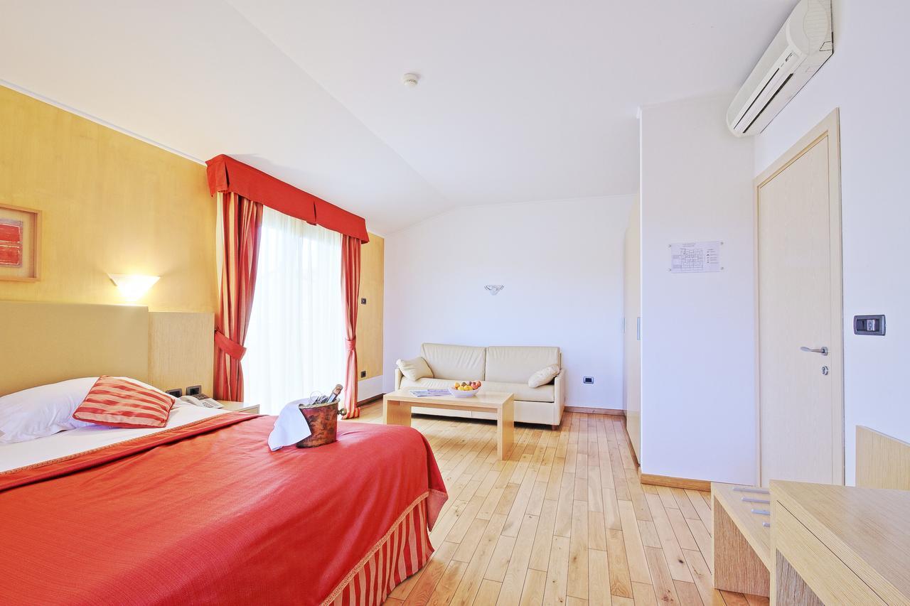 Vilola Bed & Breakfast Zambratija  Dış mekan fotoğraf