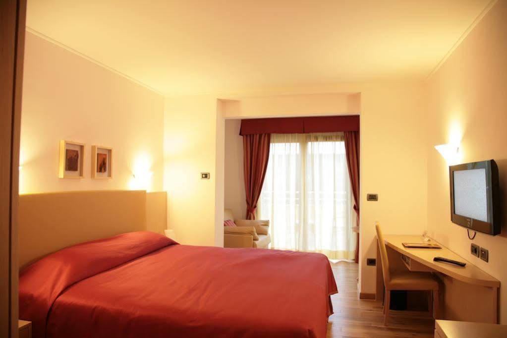 Vilola Bed & Breakfast Zambratija  Dış mekan fotoğraf